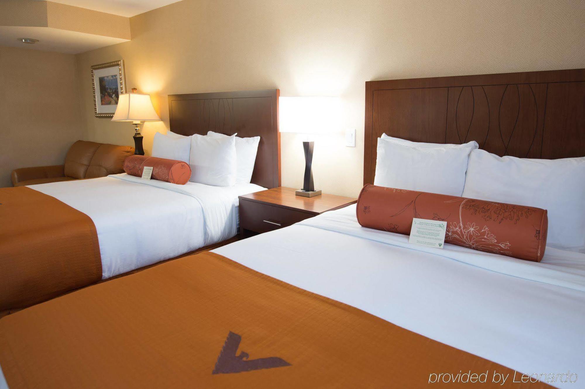 Phoenix Inn Suites - Eugene Bagian luar foto