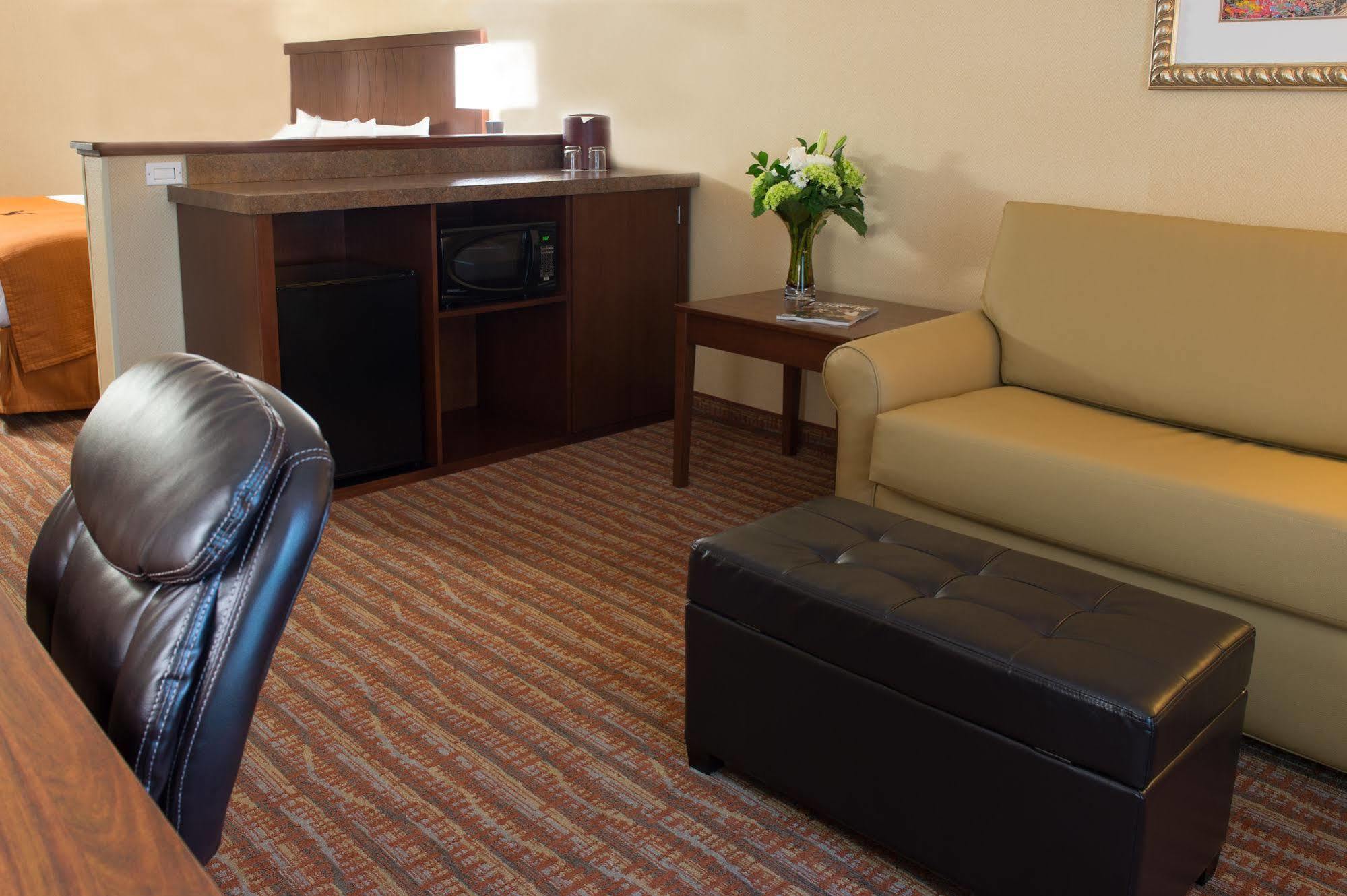 Phoenix Inn Suites - Eugene Bagian luar foto