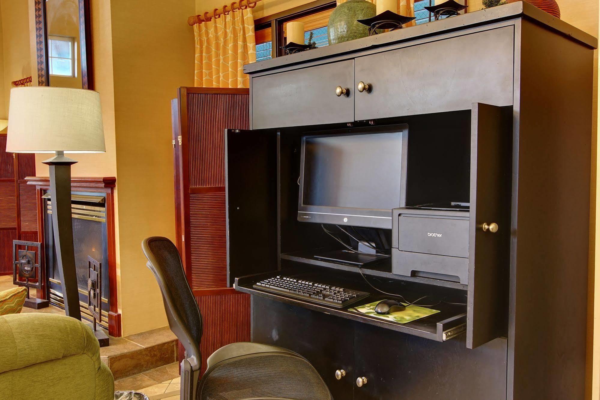 Phoenix Inn Suites - Eugene Bagian luar foto