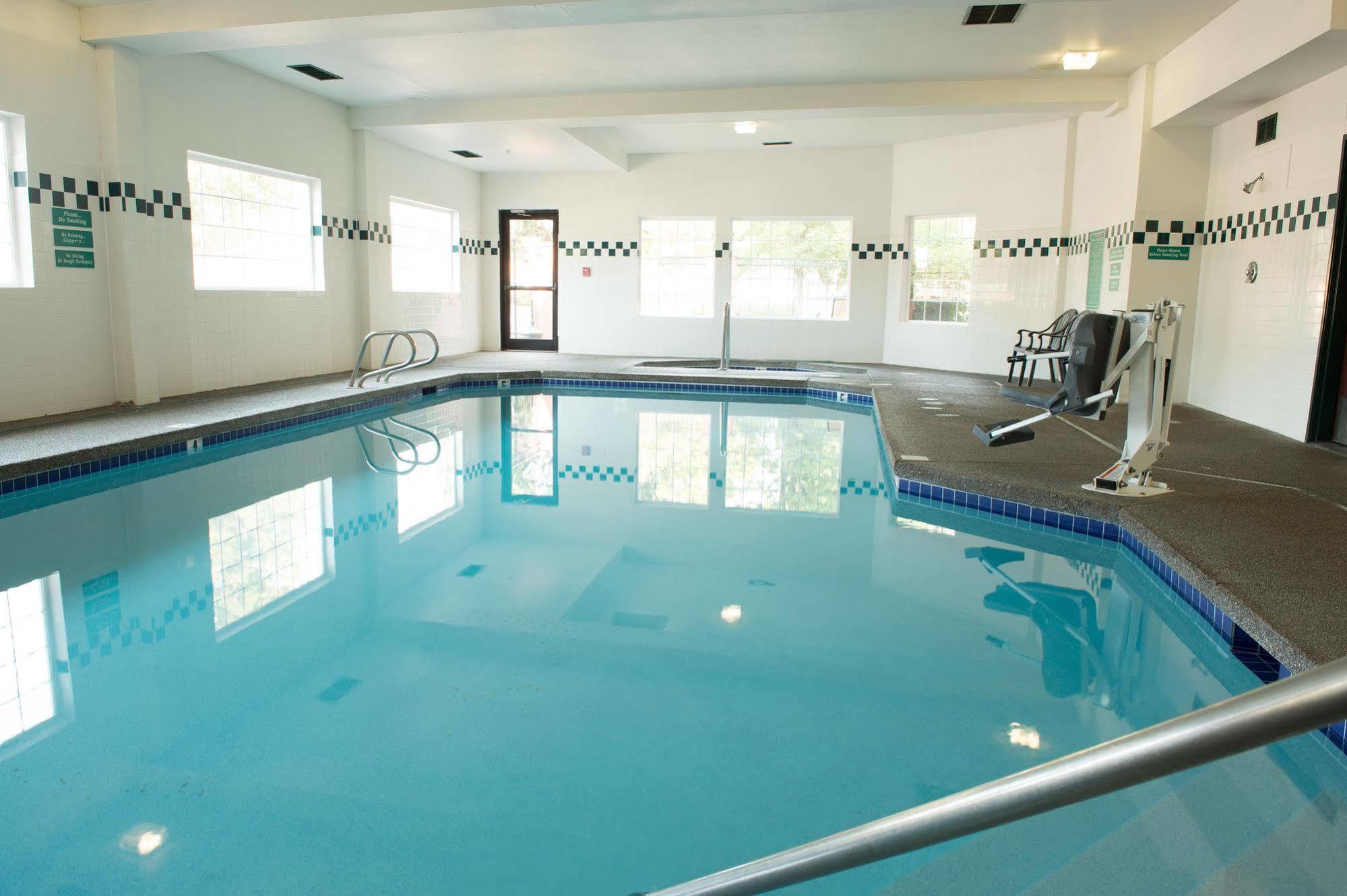Phoenix Inn Suites - Eugene Bagian luar foto