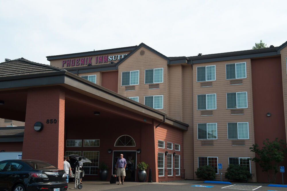Phoenix Inn Suites - Eugene Bagian luar foto